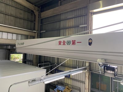 Pneumatic Jib Crane for Lifting Bicycle Frames on the Line - ảnh 3
