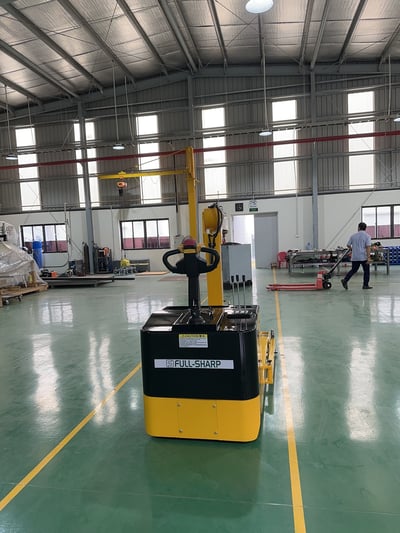 Xe cần cẩu điện 2 tấn - ảnh 1