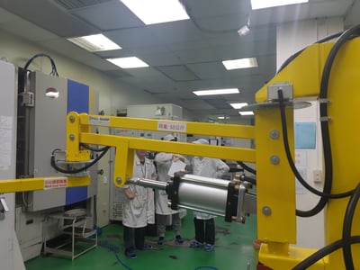 Tay nâng trợ lực di động nâng cuộn cáp nhà máy cáp quang - ảnh 3
