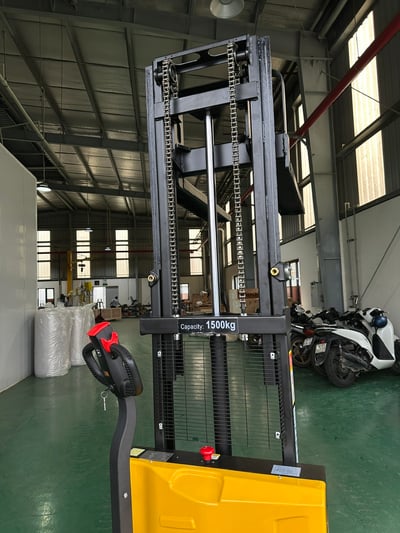Xe nâng điện chân rộng tải 1 đến 3 tấn cho kho và nhà xưởng - ảnh 27