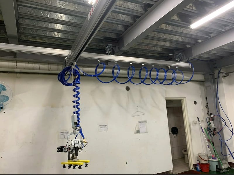 Cầu trục khí nén treo dầm và tool hút chân không thùng giấy