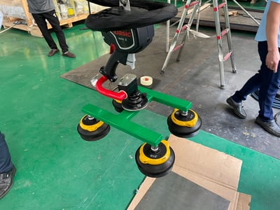 Cầu trục xoay ray 200kg Lifts All với mặt hút chân không hút tấm thép - ảnh 1