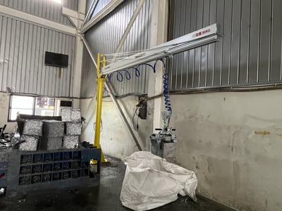 Pneumatic Jib Crane with Scrap Metal Gripper - ảnh 4