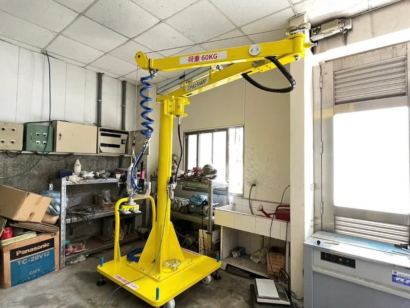 Cầu trục xoay khớp nối di động, air balancer FullSharp hút thùng giấy