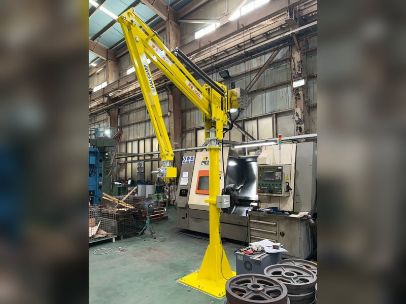 Tay nâng điện trợ lực cấp phôi cho máy CNC