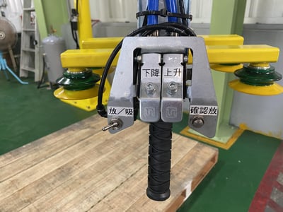 Cầu trục xoay khớp nối và palăng khí nén nằm hút thùng giấy - ảnh 19