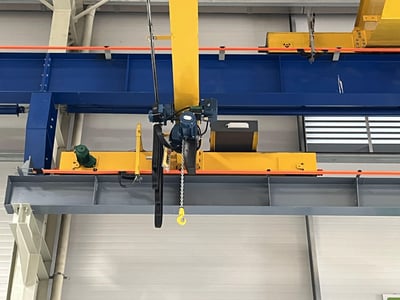 Cổng trục 1 tấn với pa lăng điện và mặt hút chân không tấm cemboard - ảnh 8