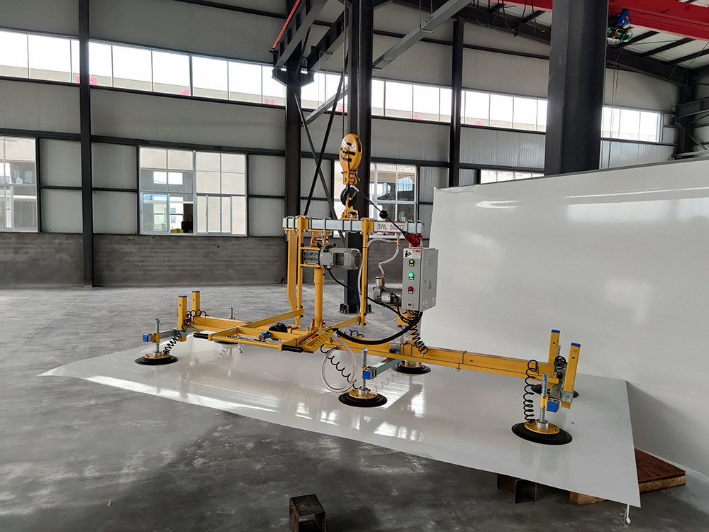 Lật 90° tấm thân xe RV