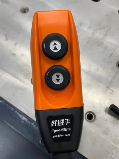 Xe nâng điện đẩy tay Goodlifta có móc treo khuôn bên dưới - ảnh 7