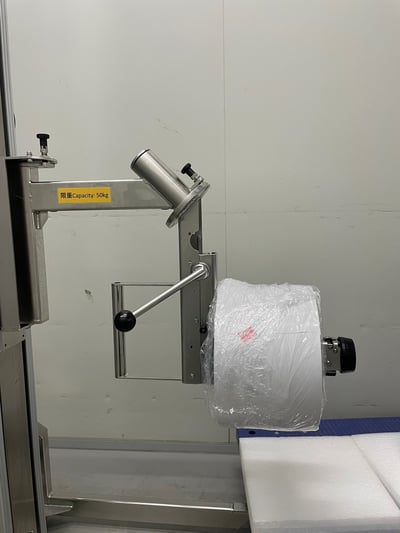 Xe nâng điện đẩy tay phòng sạch, nâng và lật cuộn nguyên liệu 90 độ - ảnh 4