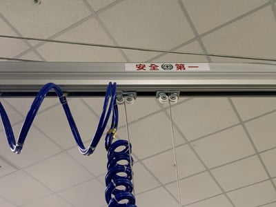 Cầu trục xoay khí nén bám cột kèm tool hút thùng giấy - ảnh 2