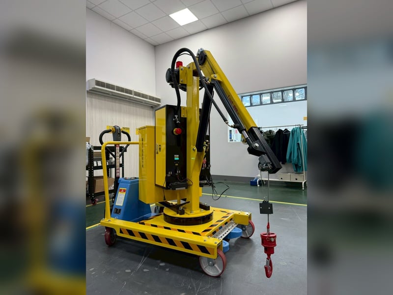 Xe cẩu mini 400kg kèm xe kéo tay cho xưởng và gara
