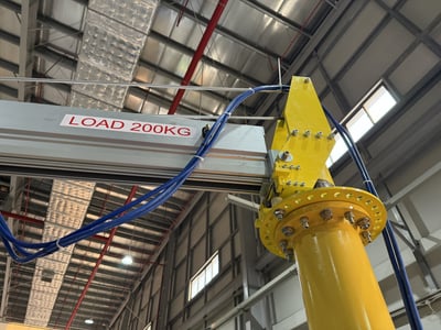 Cầu trục xoay khí nén và mặt hút chân không khí nén 150 kg nâng tấm thép lên máy cắt CNC - ảnh 6