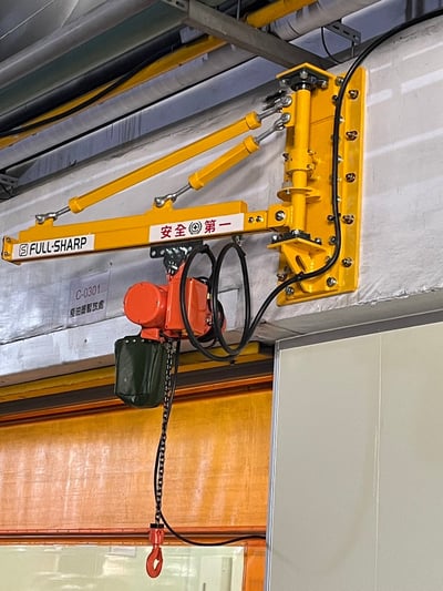Cầu trục xoay pa lăng điện treo tường cho trạm làm việc - ảnh 2