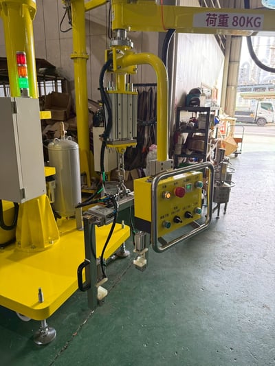 Tay nâng trợ lực PLC kẹp bình hóa chất, hạ siêu chậm - ảnh 6