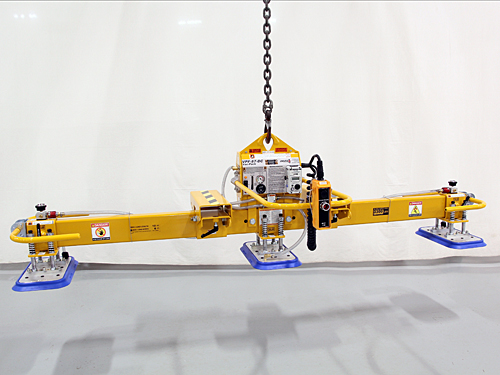 Forklift carrying a vacuum lifter on fork truck adapters, photo 2