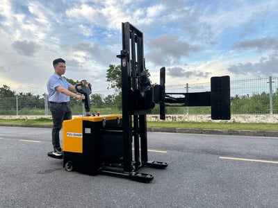 Xe nâng điện kẹp cuộn 300 kg, xoay lật cuộn tại chỗ - ảnh 9