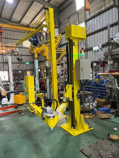 Tay nâng trợ lực kẹp trục airshaft rút khỏi lõi cuộn nguyên liệu - ảnh 5