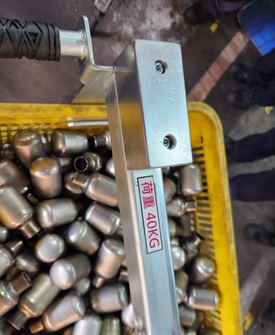 Cầu trục xoay khí nén 80 kg với tool nâng khay nhựa - ảnh 8