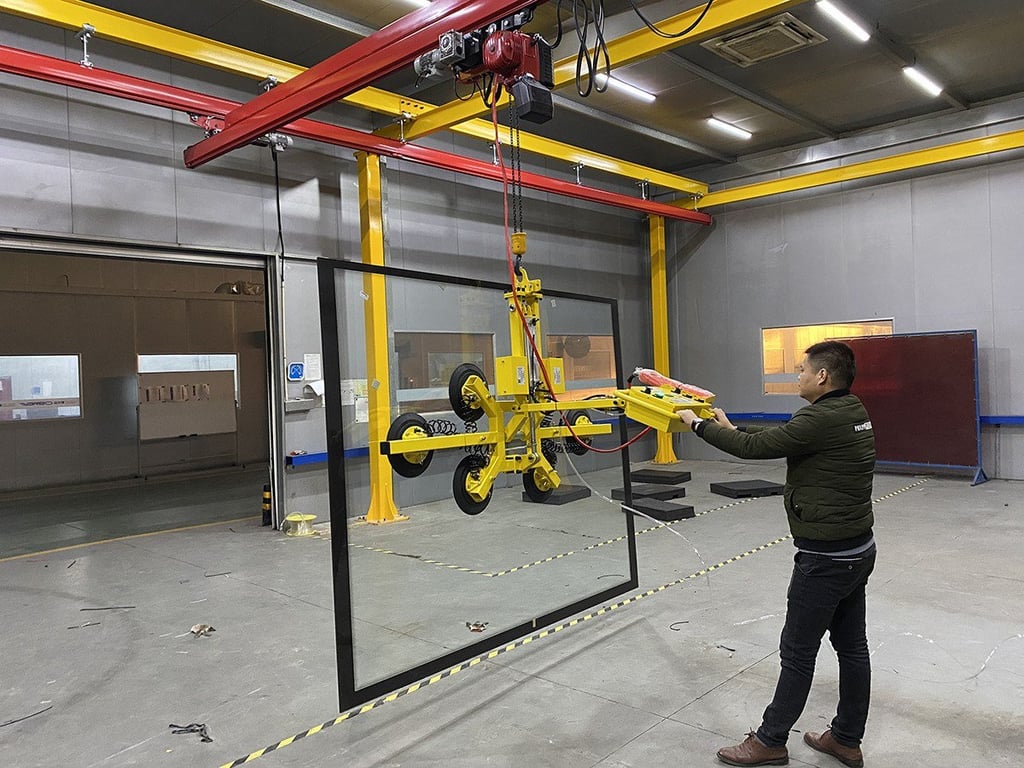 Bốc xếp kính mặt dựng dạng ray