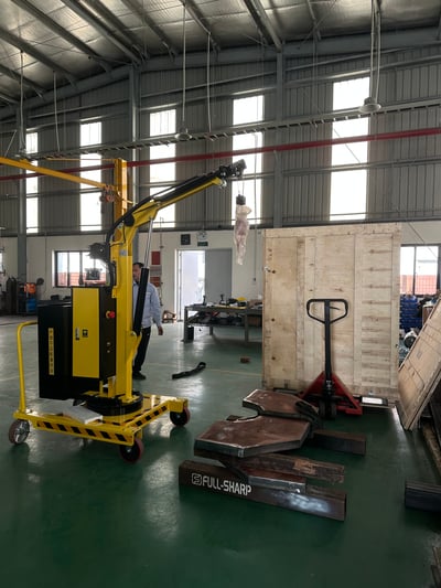 Xe cẩu mini 400 kg đẩy tay di động - ảnh 2