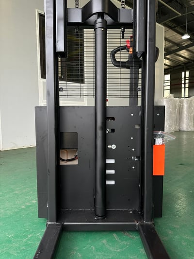 Xe nâng điện chân rộng tải 1 đến 3 tấn cho kho và nhà xưởng - ảnh 19