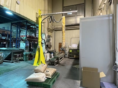 Bag Lifting Solutions for Production Lines: Vacuum Lifters and Sack Grippers for 25–50 kg Bags