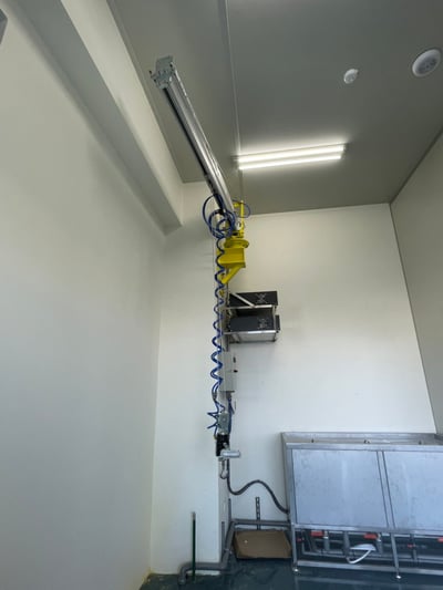 Cầu trục xoay khí nén treo tường, tay cầm cảm ứng lực - ảnh 2