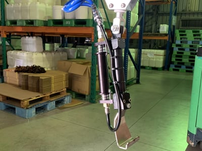 Cầu trục xoay khí nén đế di động với móc cân thùng - ảnh 6