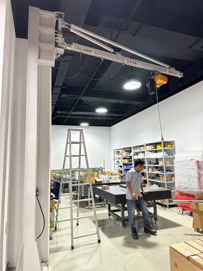 Cầu trục xoay thanh ray palang điện đế cố định - ảnh 11