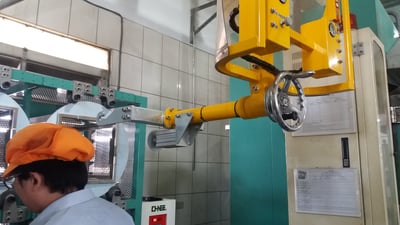 Tay nâng trợ lực khí nén trượt trên dầm H trong nhà máy - ảnh 13