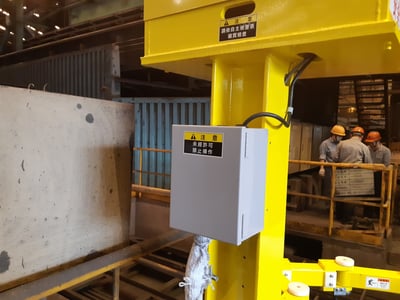 Tay nâng điện khớp nối làm việc trong nhà máy thép - ảnh 6