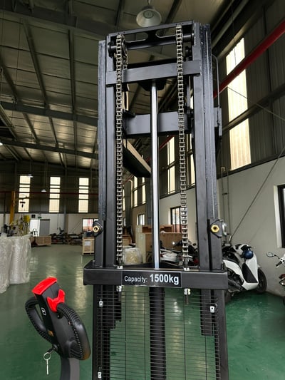 Xe nâng điện chân rộng tải 1 đến 3 tấn cho kho và nhà xưởng - ảnh 28