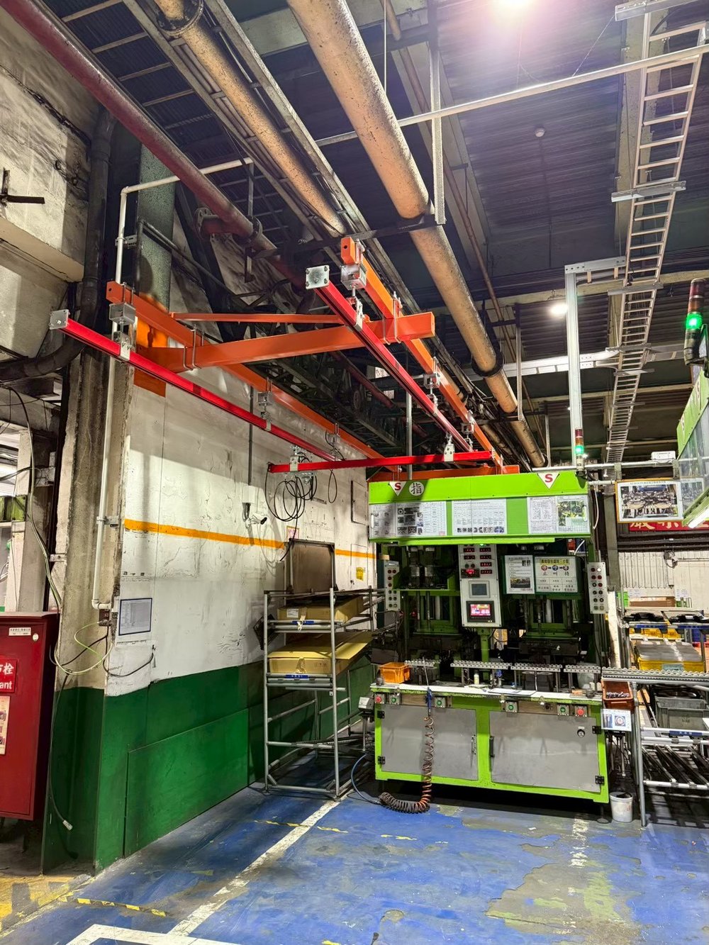 5T 壁掛式軌道，適用貼牆作業路線