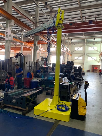 Cầu trục xoay khí nén đế di động đi cùng xe kéo điện - ảnh 4