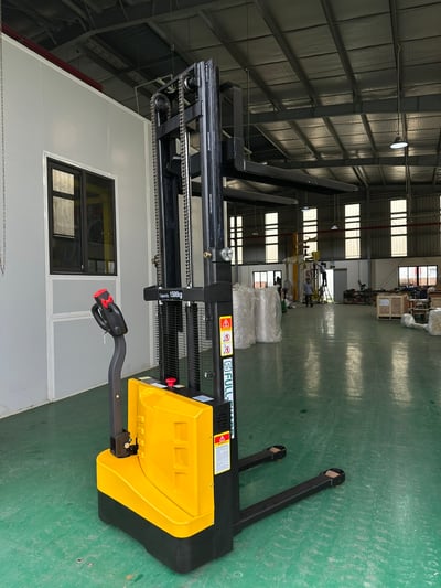 Xe nâng điện chân rộng tải 1 đến 3 tấn cho kho và nhà xưởng - ảnh 37