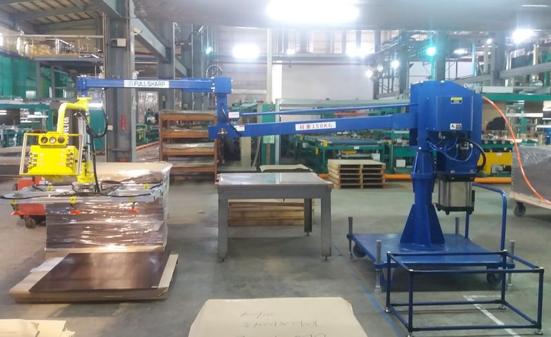 Tay nâng trợ lực khí nén hút tấm và lật dọc tải 150 kg