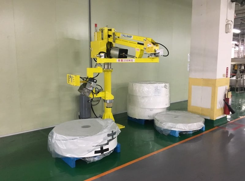 Tay nâng trợ lực khí nén nâng cuộn kèm motor lật cuộn 250 kg