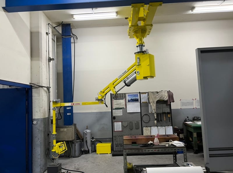 Tay nâng trợ lực treo trần 120 kg nâng khuôn vào máy CNC