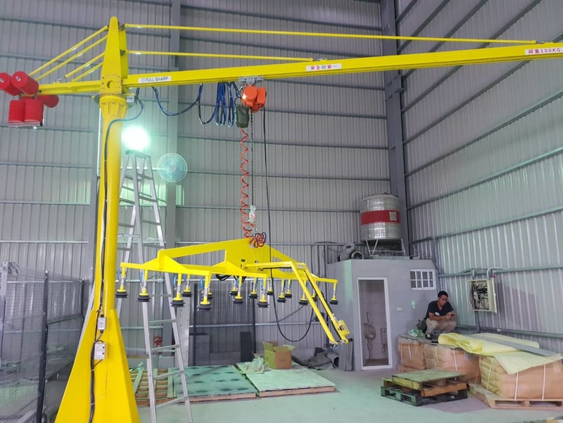 Cầu trục xoay thanh ray, tool hút tấm và pa lăng điện 100 kg