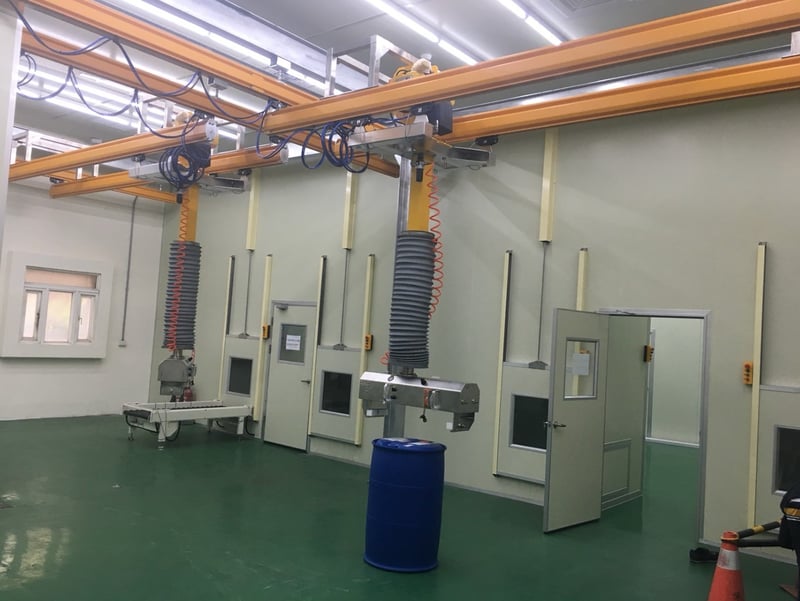 Thanh ray 500 kg treo trần kèm bộ gắp thùng phuy