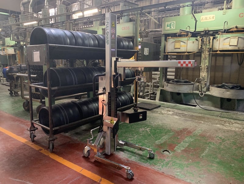 Xe nâng điện inox thông minh có tay cần xoay