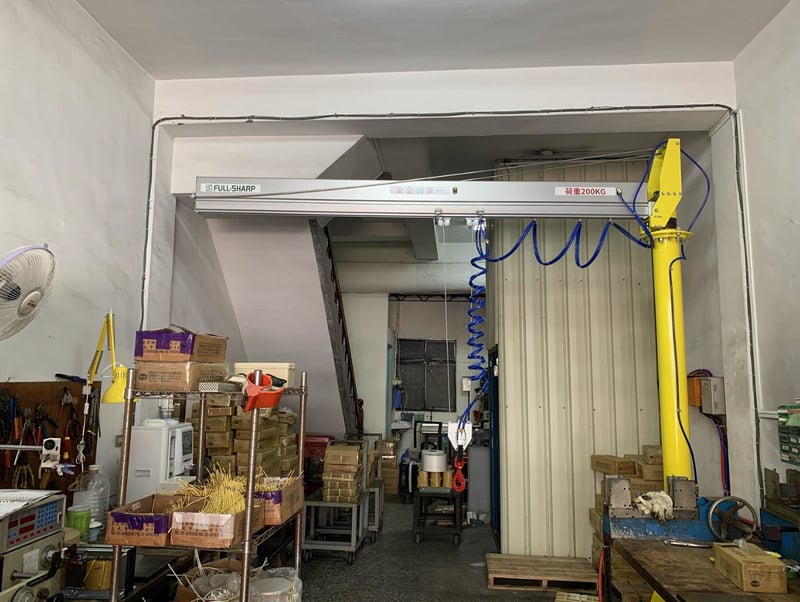 Cầu trục xoay khí nén 200 kg lắp đặt tại Hải Phòng