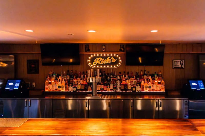 Inviting Bar & Lounge for Celebrations in Marina - Gallery image