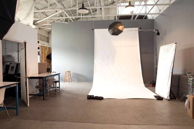Urban and Industrial Photo Studio for 30 Guests, 750 Sq Ft - Gallery image
