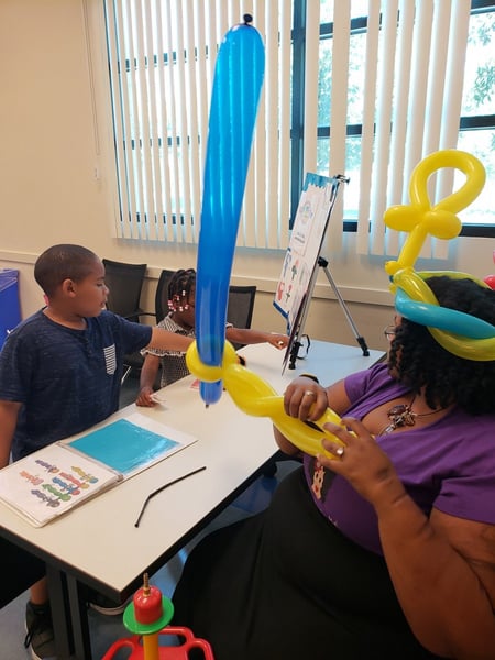 Balloon Twister for Birthday and Holiday Party, Professional - Gallery image