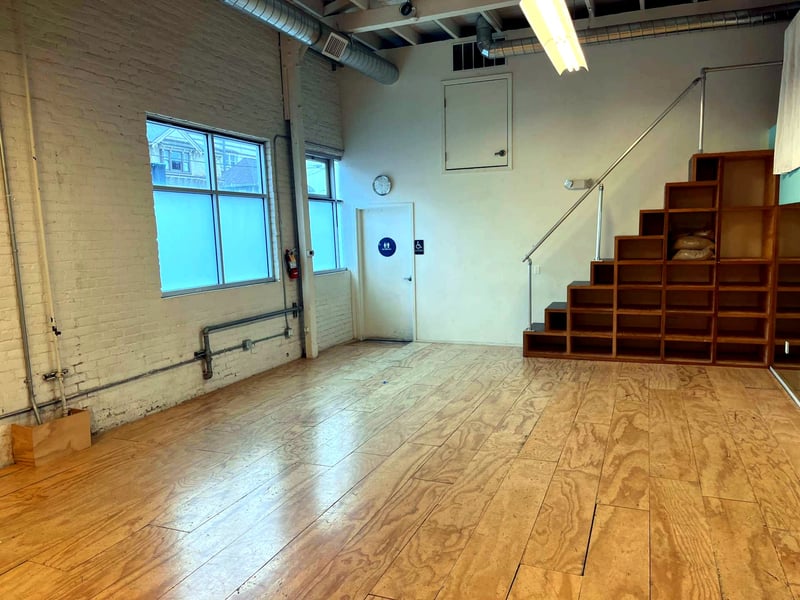 Dance Studio with Natural Light for Events - Featured image