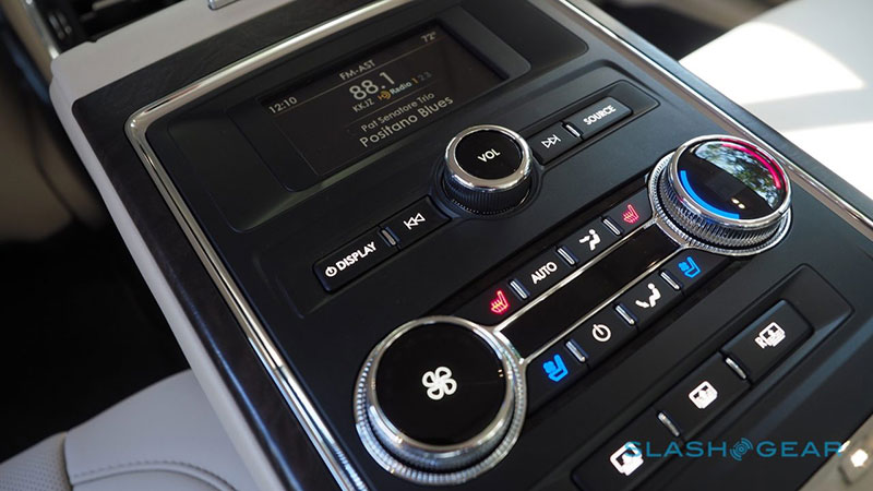 Lincoln Continental Luxury Rental for Celebrations & Group Travel - Gallery image
