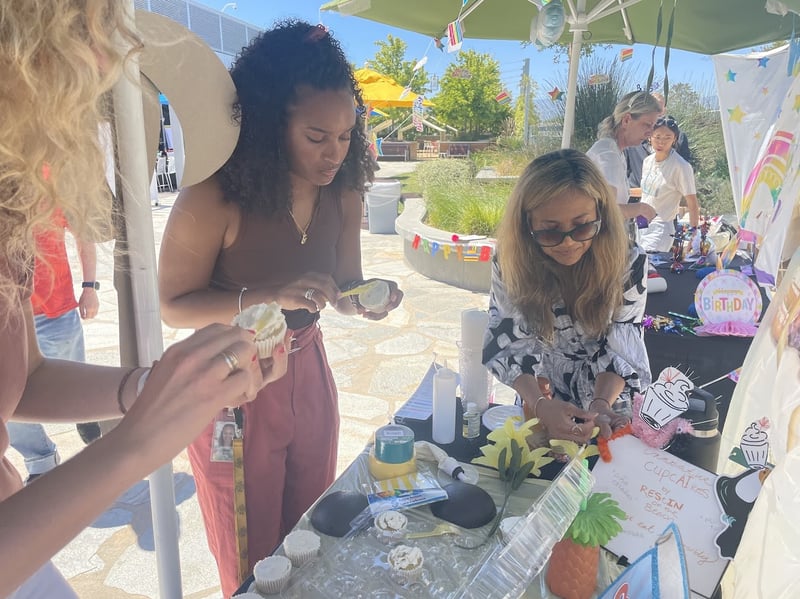 Dessert Decorating Team Bonding – Experiences – photo 4