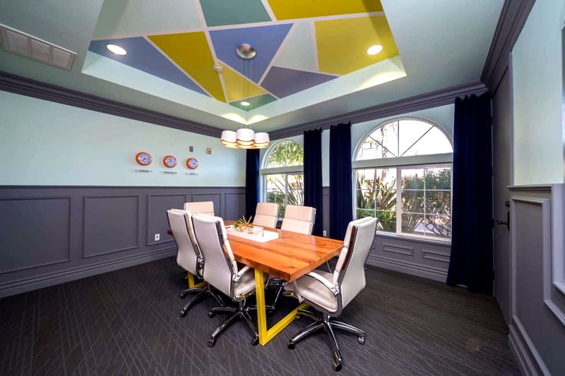 Dazzling Meeting Room for Gatherings - Featured image